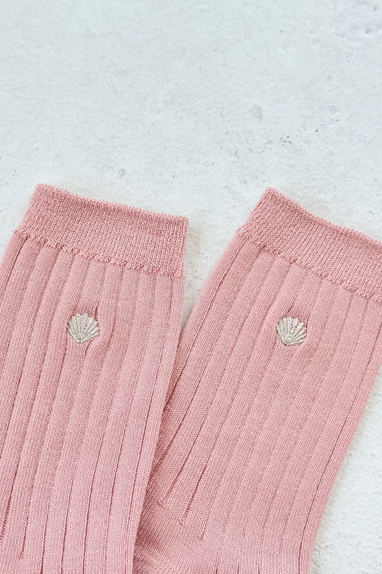 Le Bon Shoppe Embroidered Her Pink Soda Silver Seashell Socks