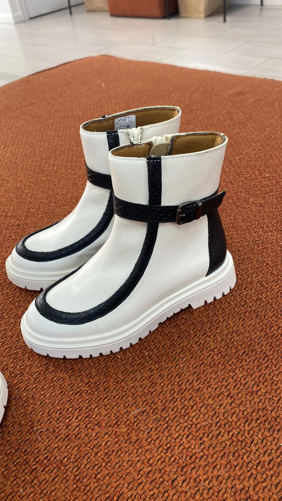 Spain Co White and Black Zipper Boot