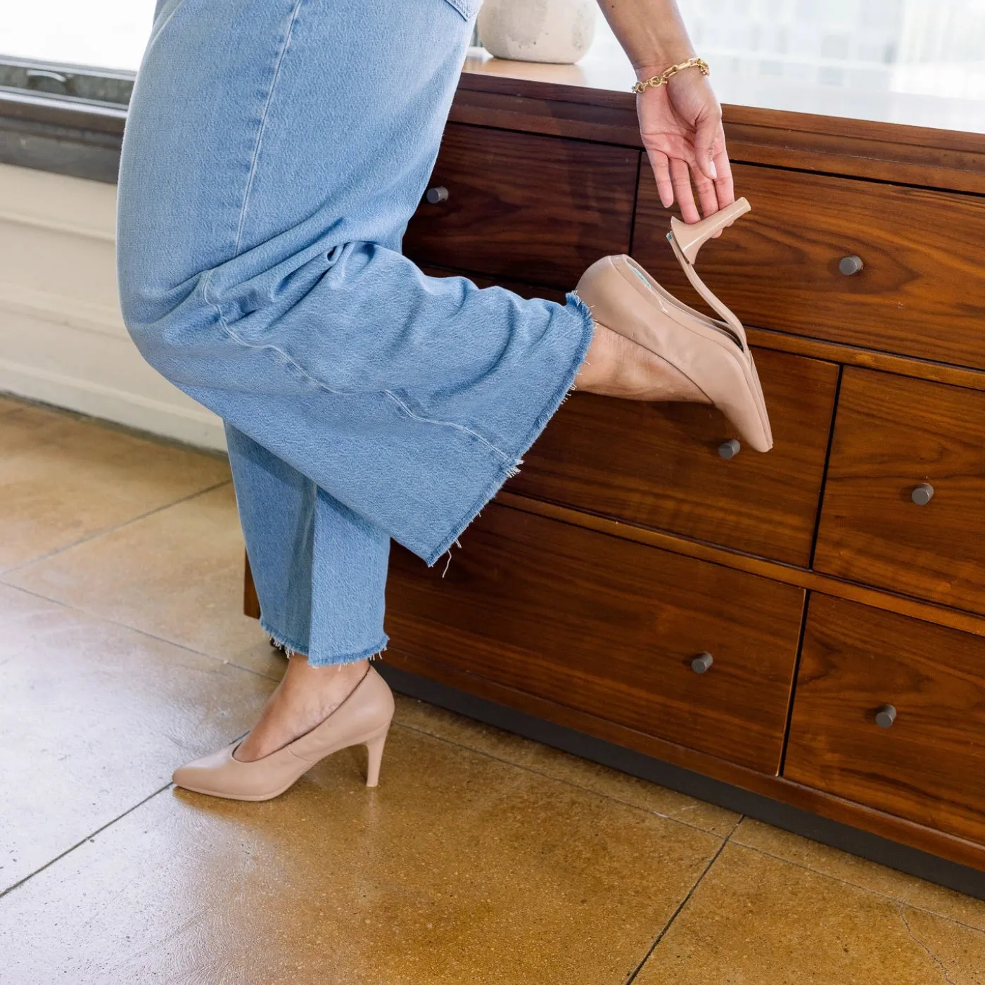 The Pump Wide Width - Latte Stretch Leather 4 Block