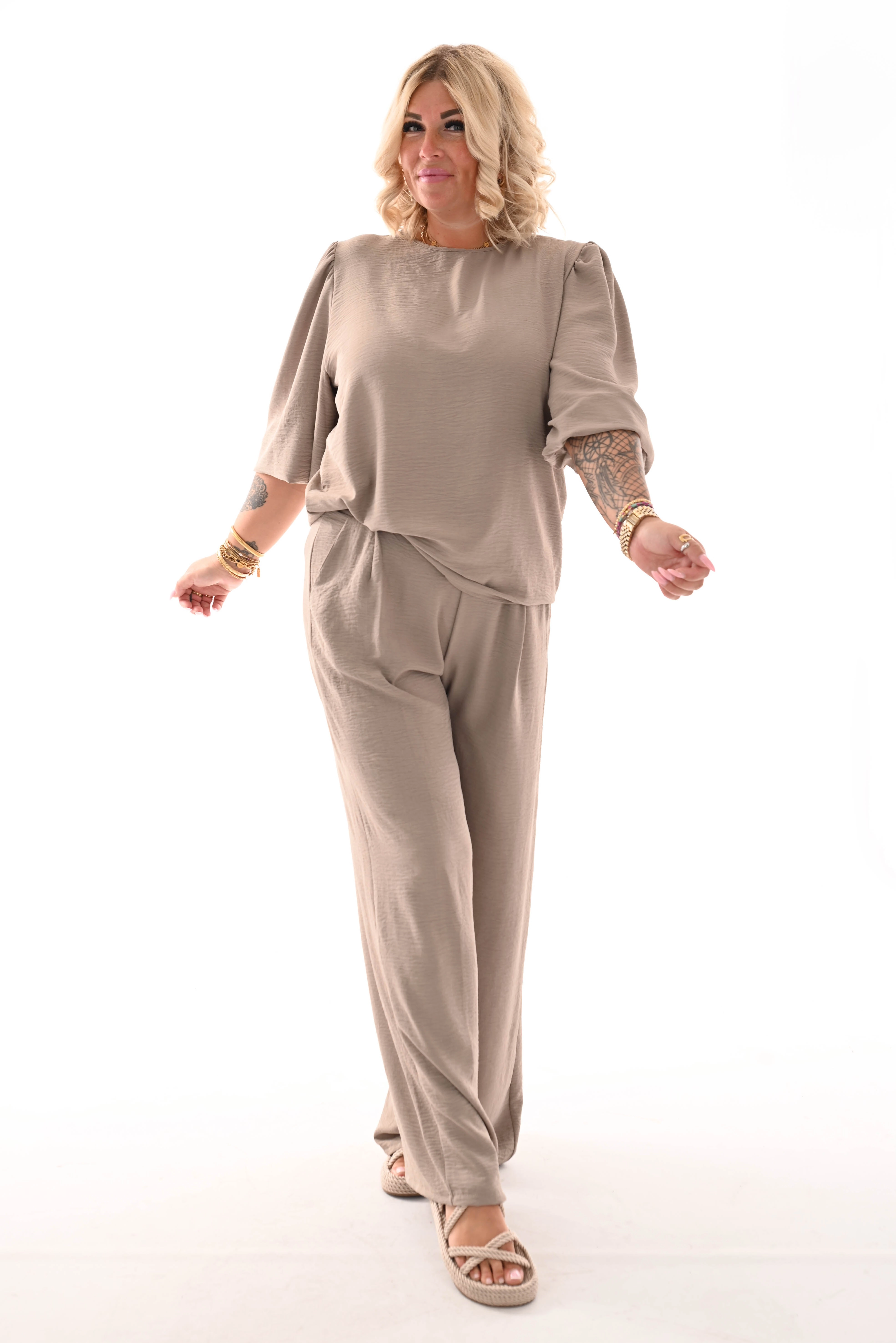 Tweedelig pak 3/4e pofmouwen uni taupe